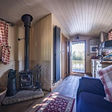 Silver Dollar Hotel Watton Екстериор снимка