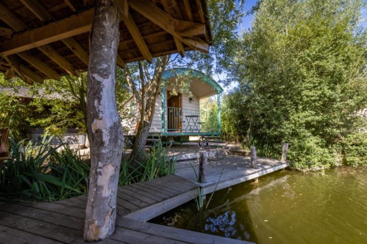 Silver Dollar Hotel Watton Екстериор снимка