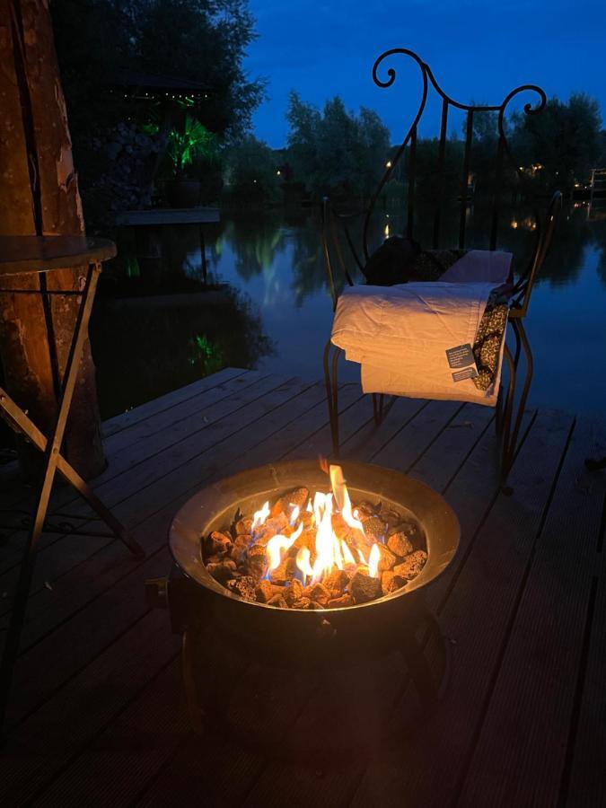 Silver Dollar Hotel Watton Екстериор снимка