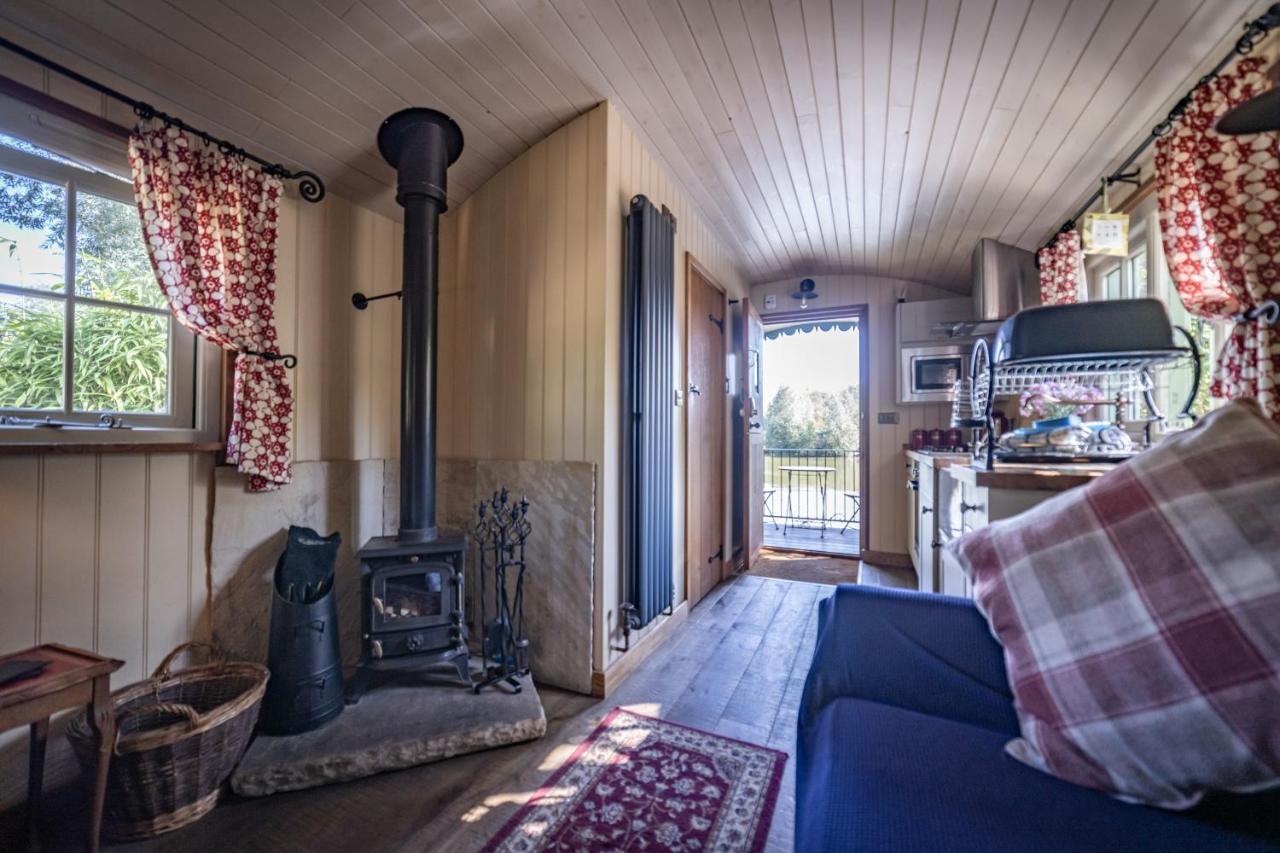 Silver Dollar Hotel Watton Екстериор снимка